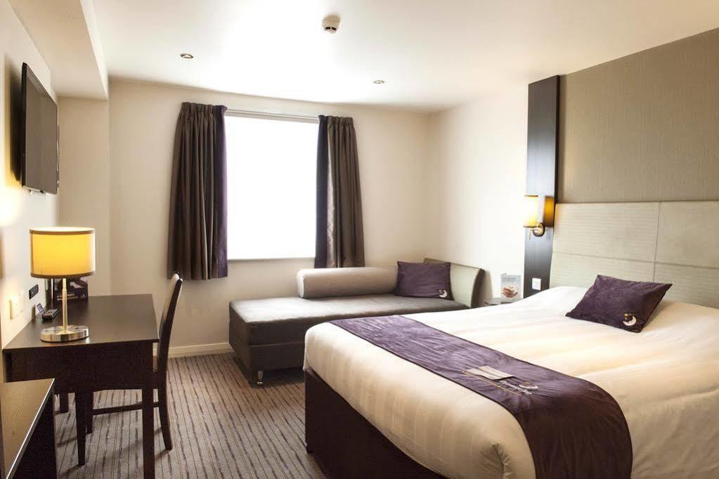 Premier Inn Manchester Trafford Centre North Eksteriør billede