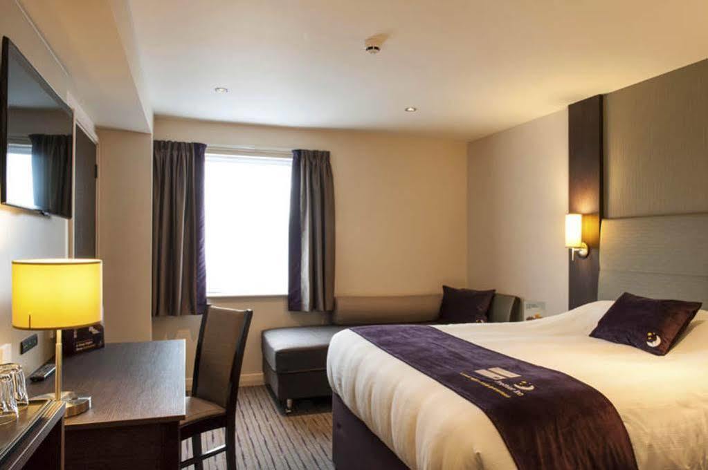 Premier Inn Manchester Trafford Centre North Eksteriør billede