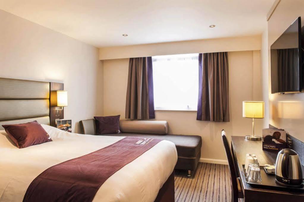 Premier Inn Manchester Trafford Centre North Eksteriør billede